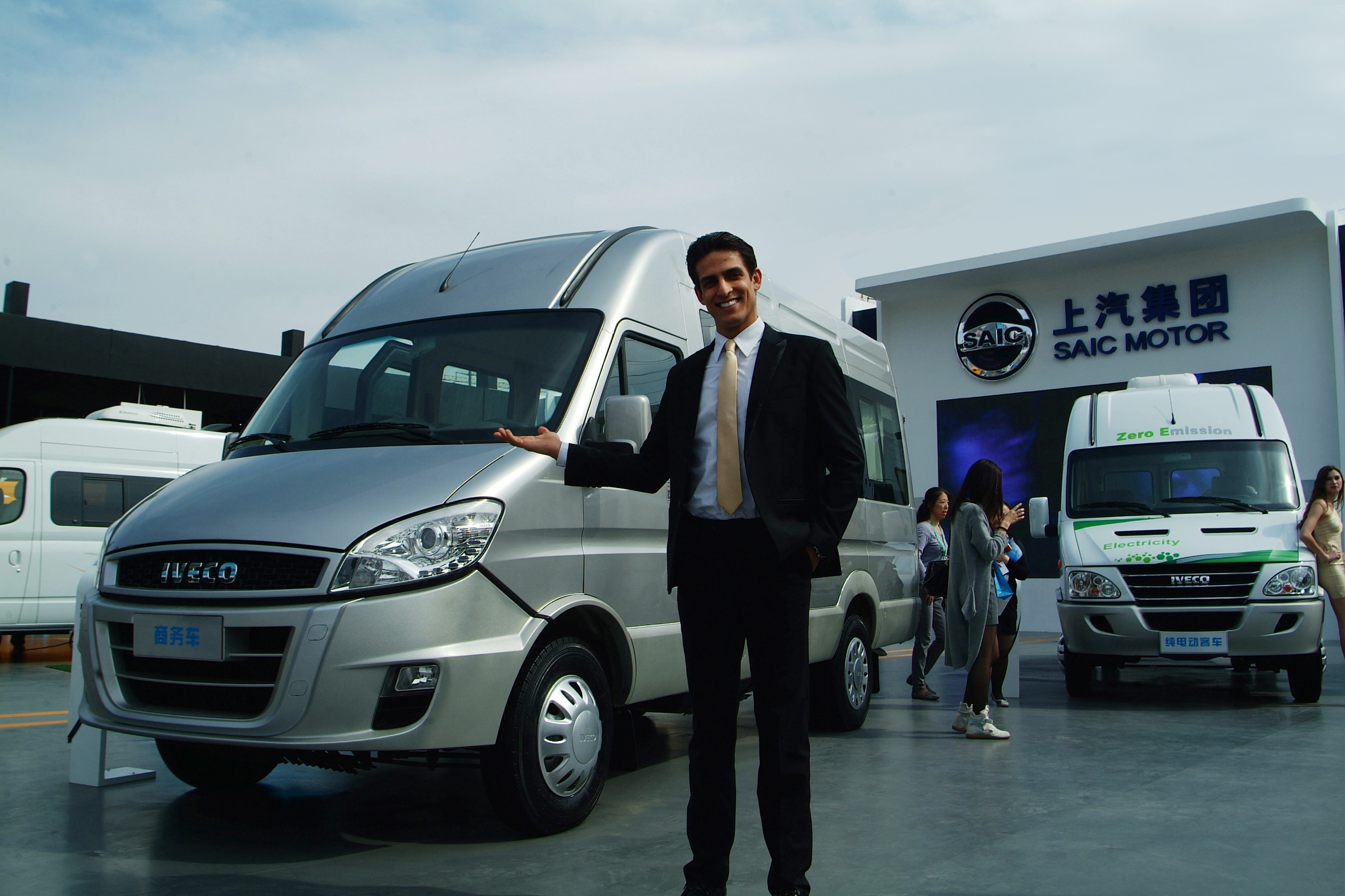 專業(yè)生產(chǎn)PVC護(hù)套、銅排、鋁排、新能源電池銅/鋁軟連接-人禾電子