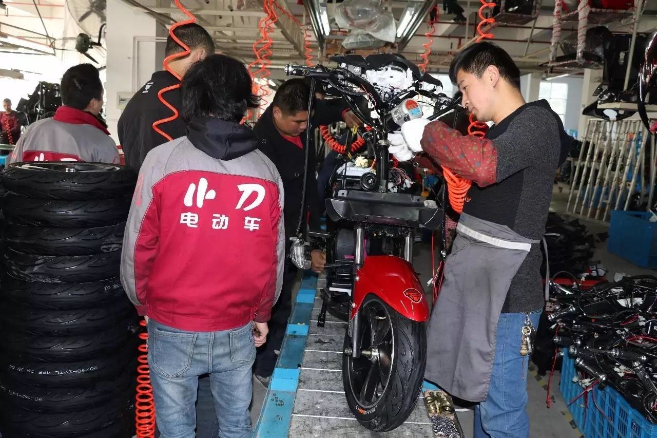 專業(yè)生產(chǎn)PVC護(hù)套、銅排、鋁排、新能源電池銅/鋁軟連接-人禾電子